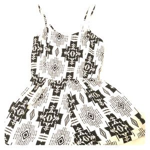 Tribal print jumper 🖤